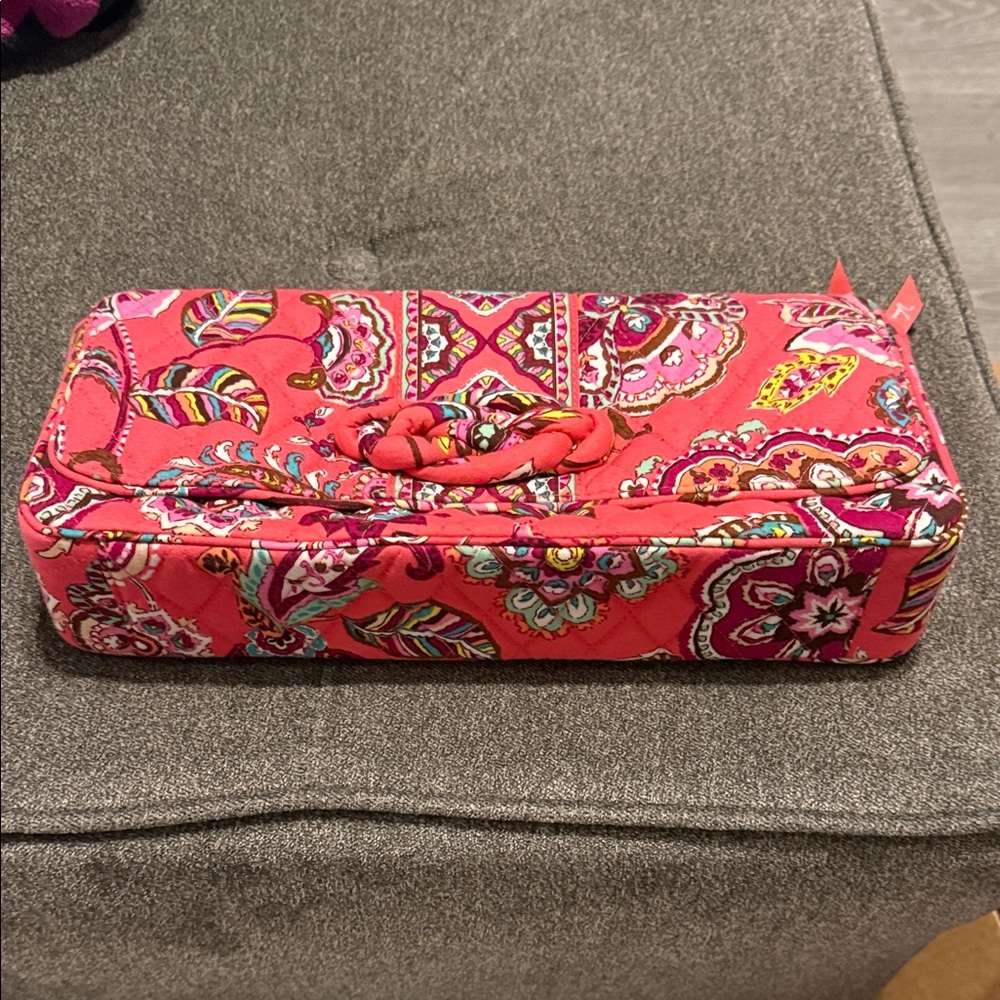 Vera bradley knott just a clutch